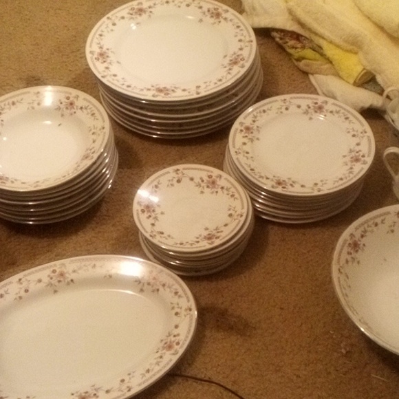 Dynasty fine china dishes 8 dinner plates 8 bowls 8 small plates 8 saucers 6 cup - Picture 1 of 10